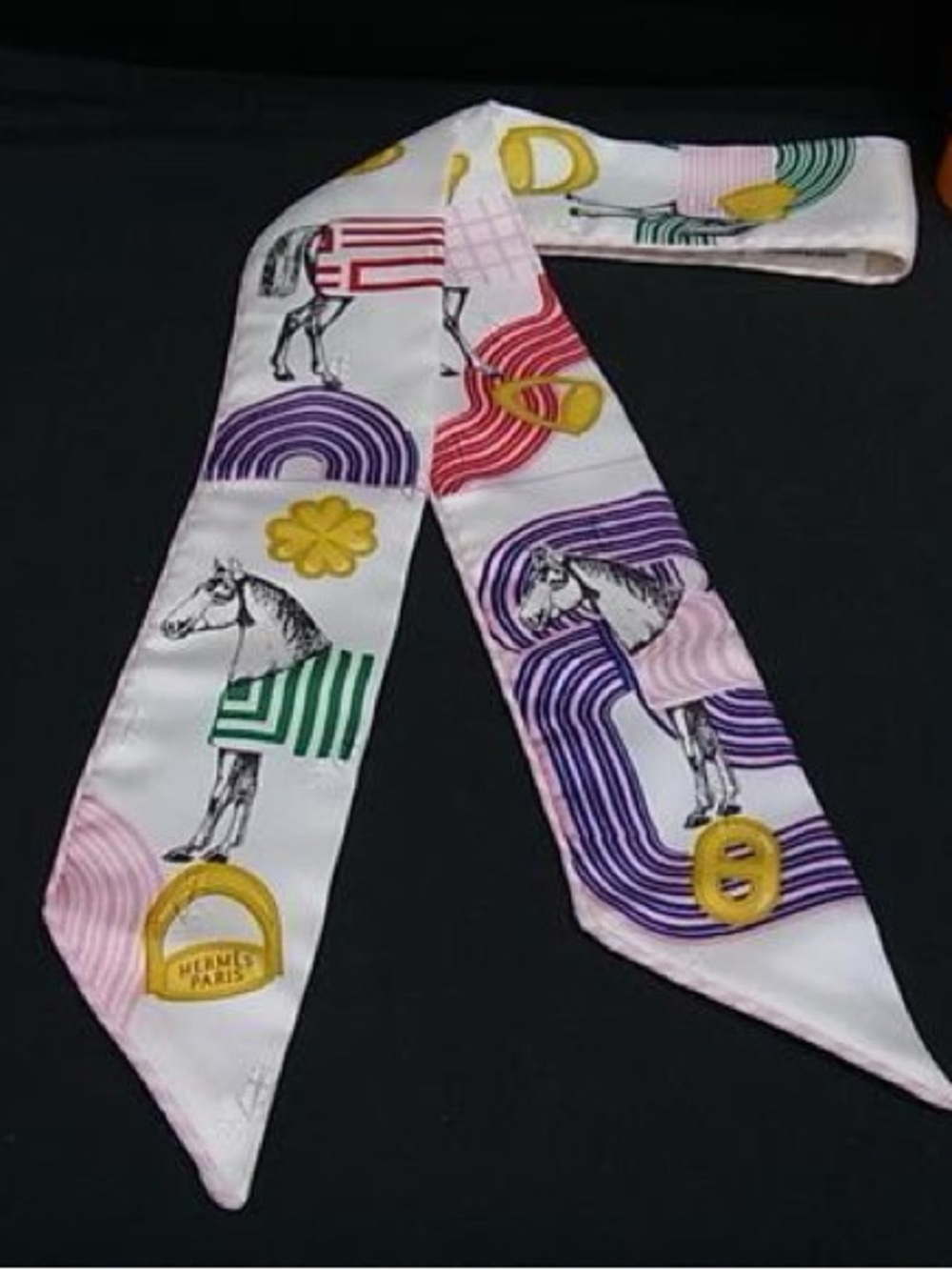 HERMES Garde Robe Pop Twilly 100% Silk Ribbon Scart White x
Multicolor